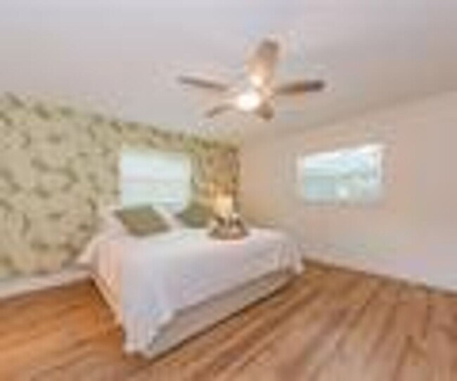 Building Photo - Private Heated Pool