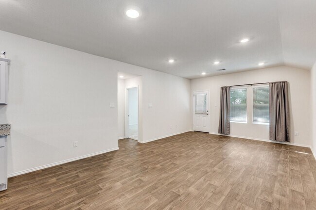 Building Photo - 250 Granary Dr