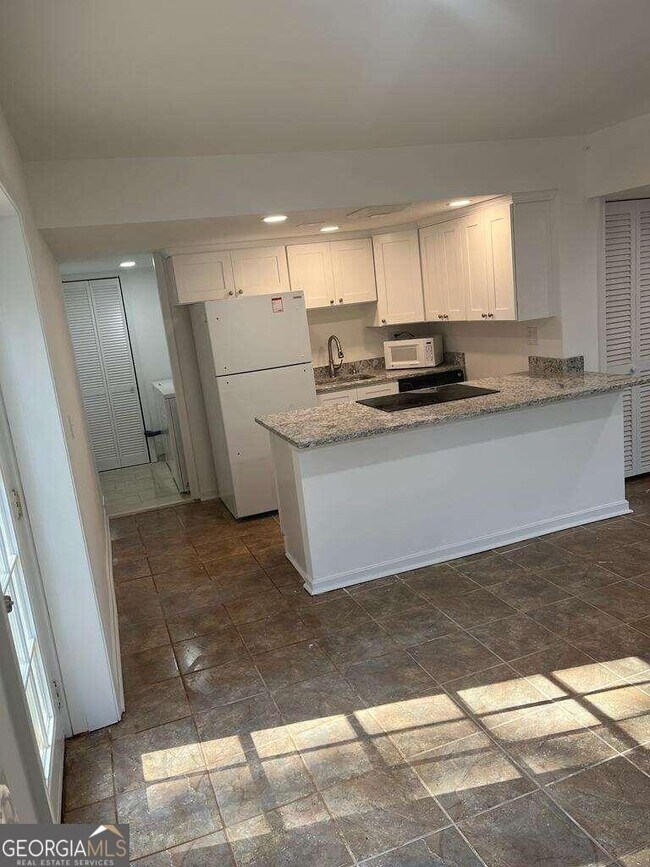 Building Photo - 3246 Mar Lanta Dr