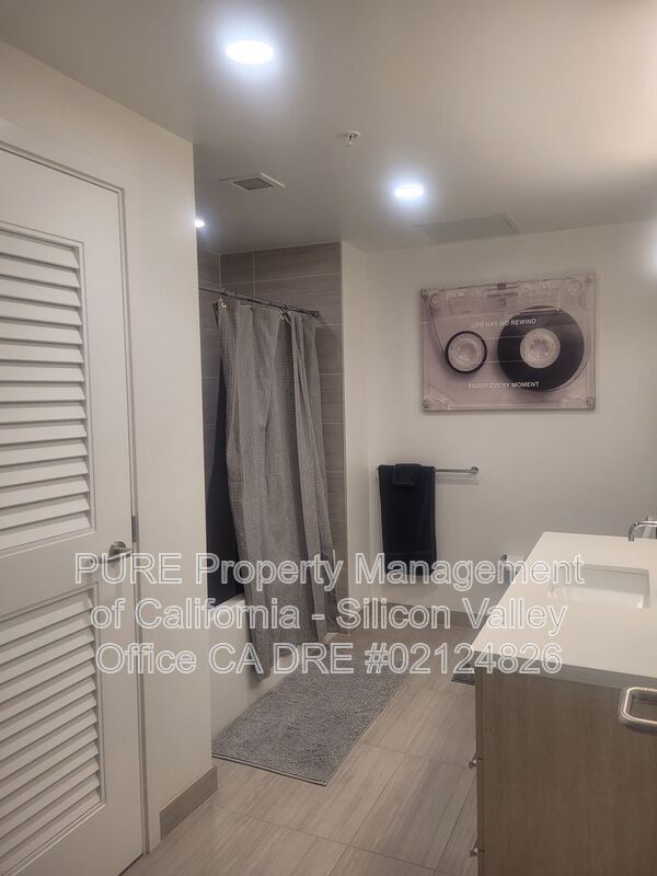 Building Photo - 188 W St James St