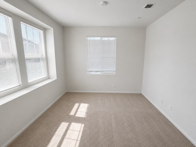 Building Photo - 1062 Sea Glass Wy