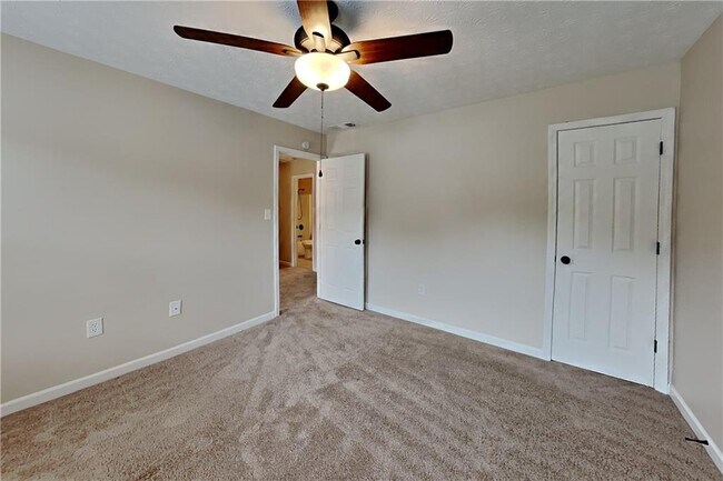 Building Photo - 7435 Calm Springs Dr