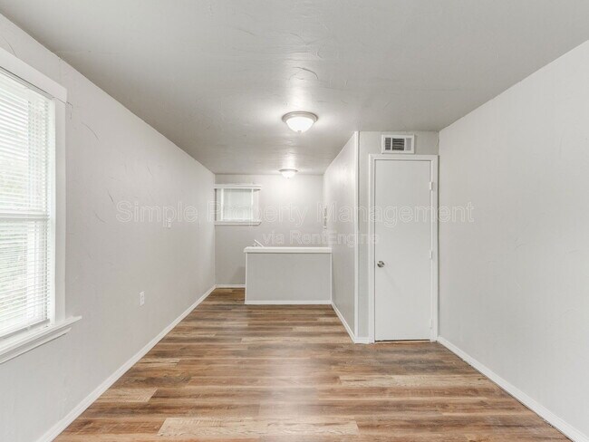 Building Photo - 1800 Hampton Rd