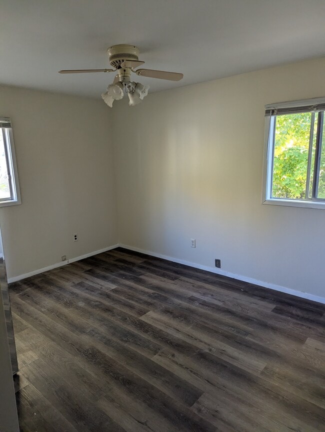 Building Photo - 910 S Duncan Rd