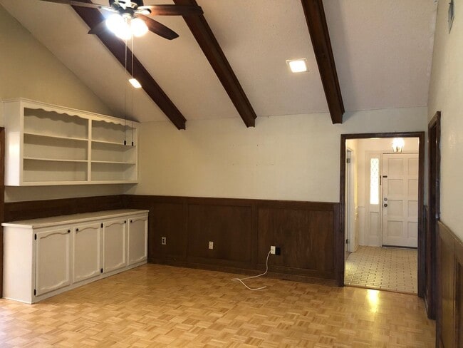 Building Photo - 1333 Oakdale Dr