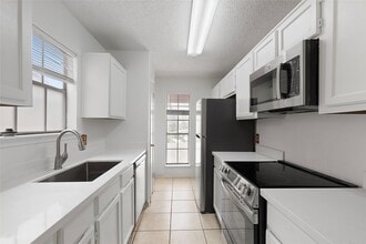 Building Photo - 2121 Hepburn St