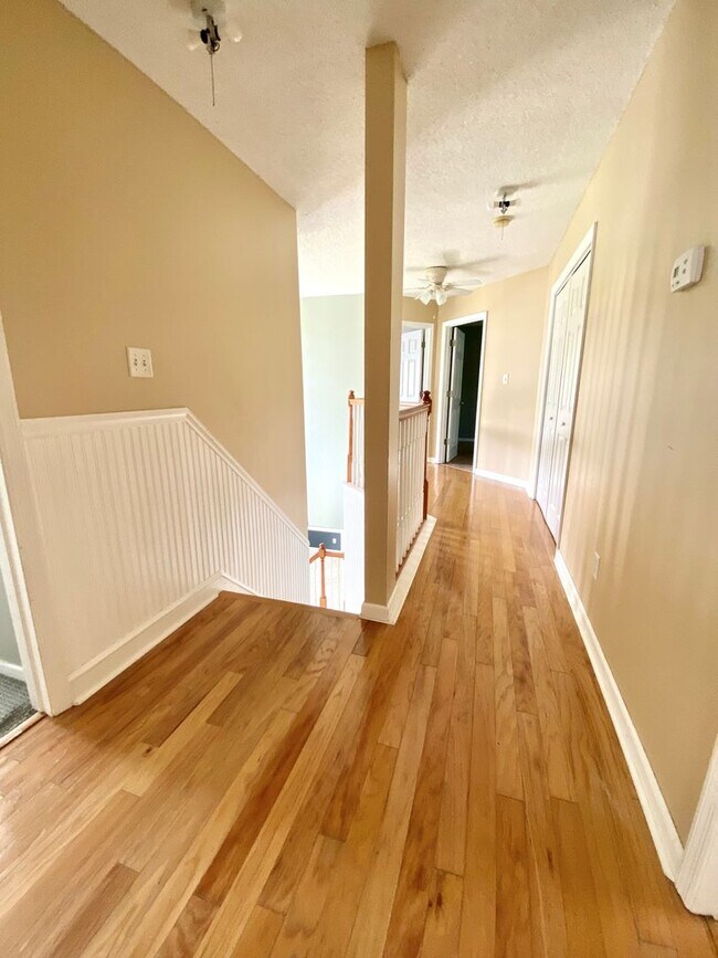 Building Photo - Beautiful 4 Bedroom Home In Hunter's Creek