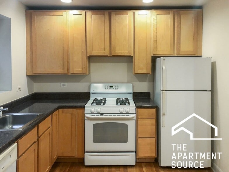 Building Photo - 3926 N Pine Grove Ave