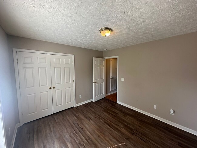 Building Photo - For Lease - 3 Bed, 2 Bath, 1850 Sqft, 0.33 acre lot