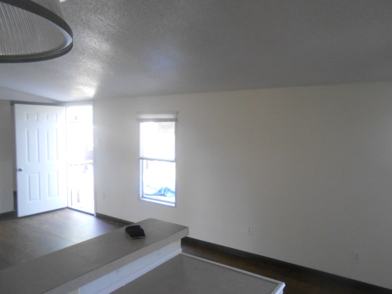 Building Photo - 24898 Lakewood Dr