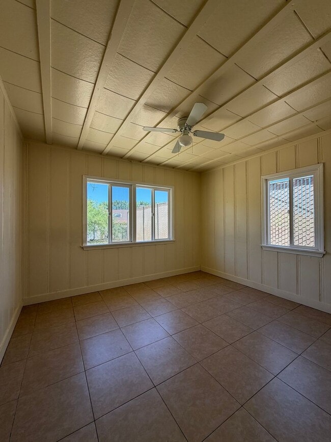 Building Photo - 400 W Fredricks St