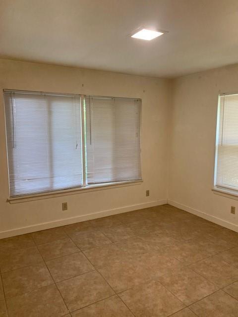 Building Photo - 1900 Fairlawn Ln