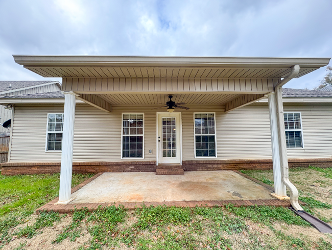 Building Photo - 104 Sagewood Ln