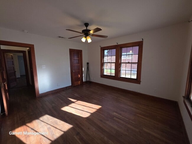 Building Photo - 2/1 House in Lampasas