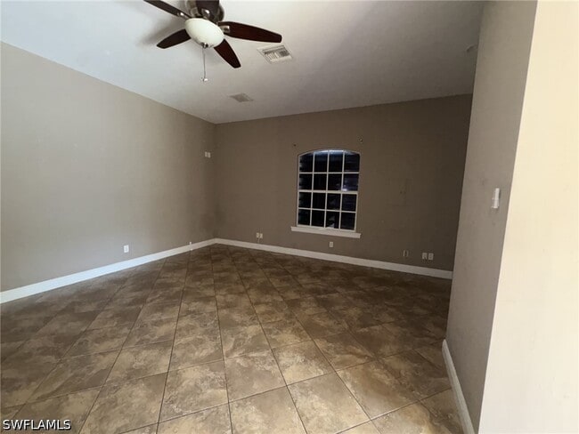 Building Photo - 141 18th Ave NE