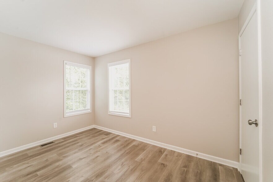 Building Photo - 4964 Astonshire Ln