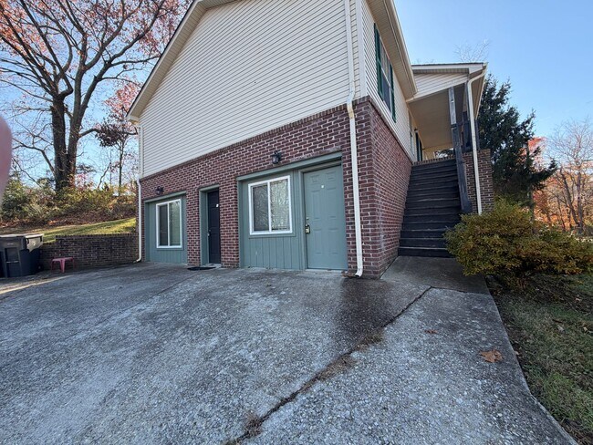 Building Photo - 4063-4063 Wynn St