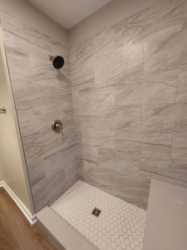 Building Photo - Spacious 3-bedroom Home in Jordan/Johnson Area