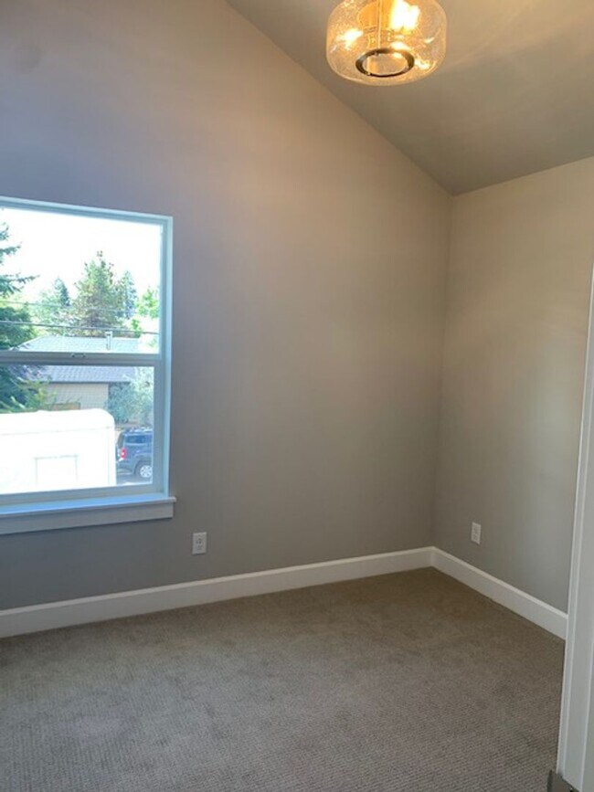 Building Photo - West Side 3 Bedroom with Garage