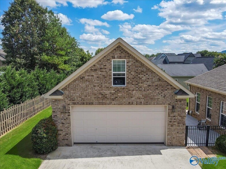Garage - 2627 Mountain Stream Way SE