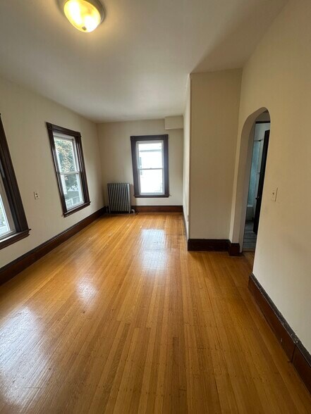 Building Photo - 72 Thurston St