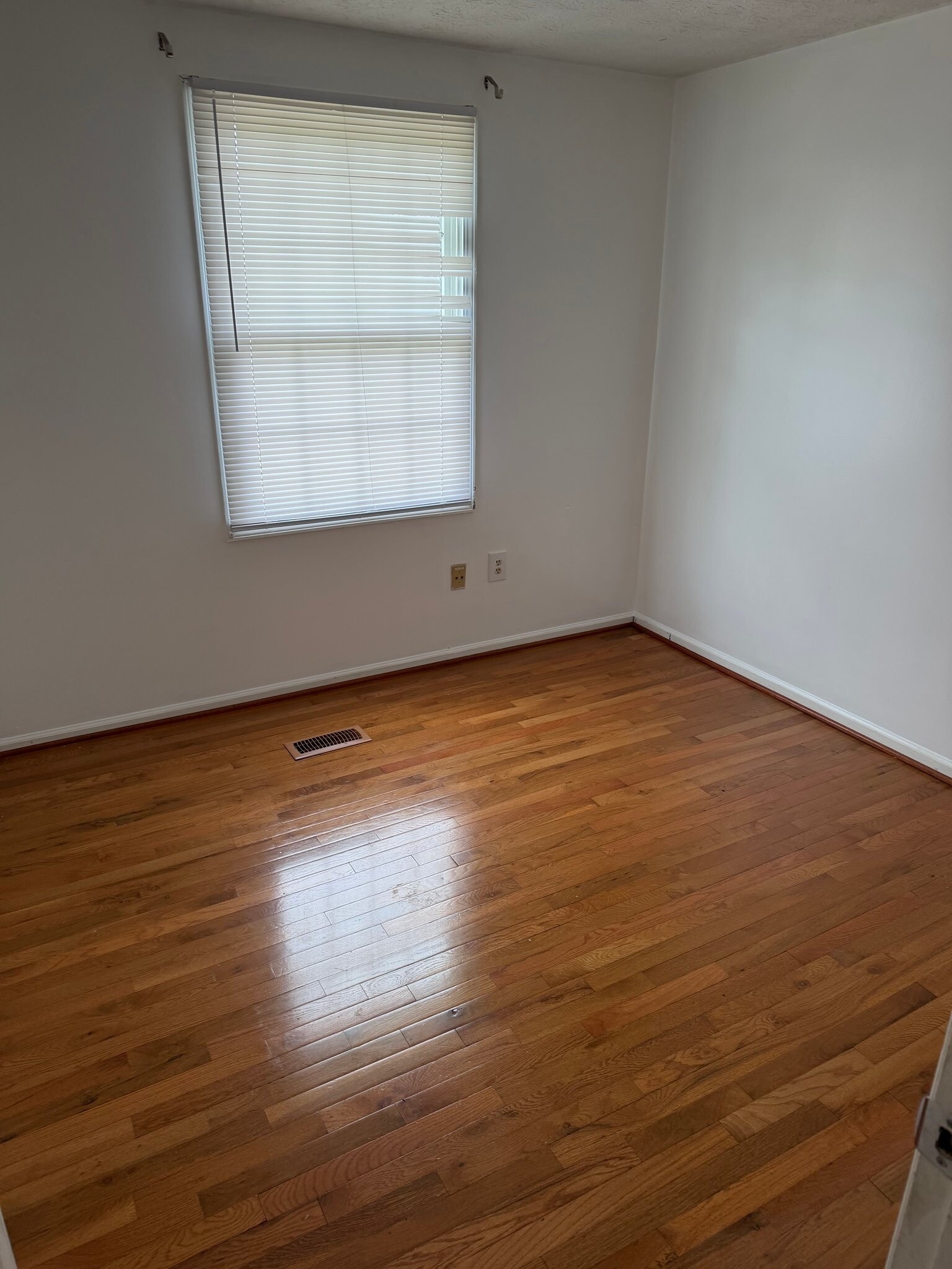 Building Photo - 1 Leatherwood Ct