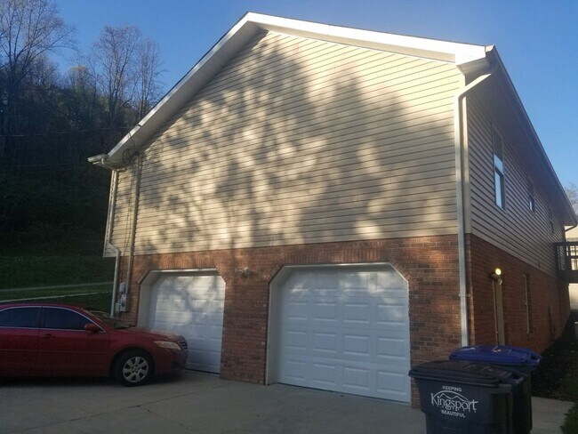 Building Photo - 3821 Rockford St