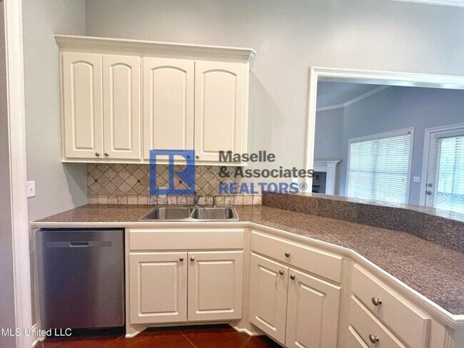 Building Photo - 3 bedroom/2 bath house in 042 Brandon!