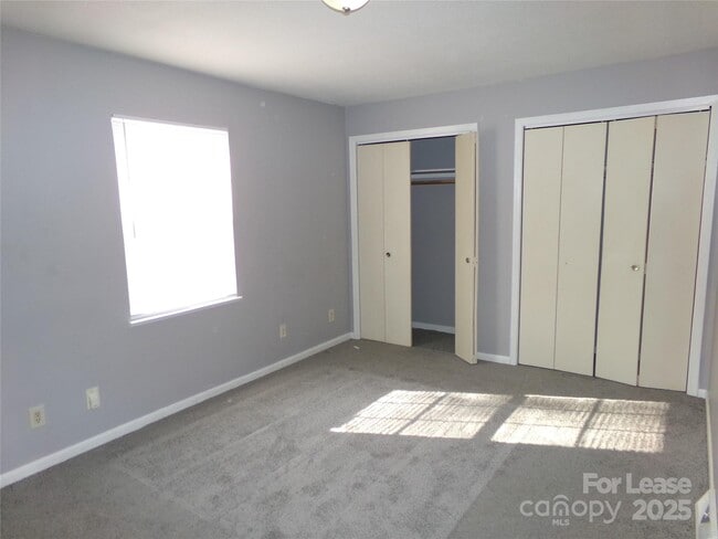 Building Photo - 1351 N 6th St