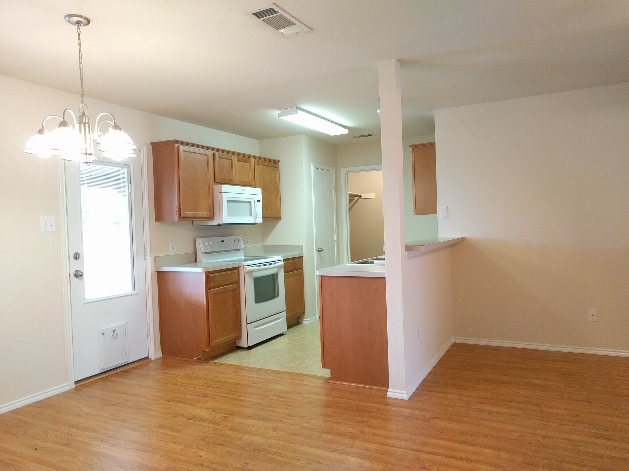 KITCHEN WITH LAUNDRY ROOM - 510 Oxford Loop