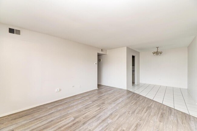 Building Photo - 6103 Knoll Valley Dr