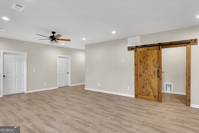 Building Photo - 568 Garden View Ct