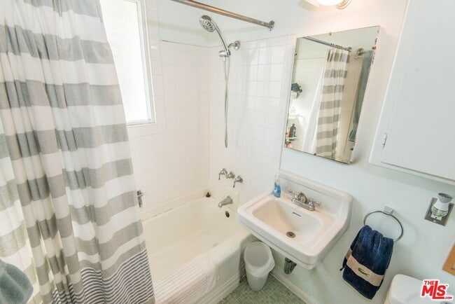 Building Photo - 1342 Miller Dr