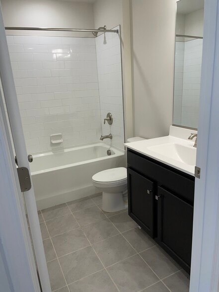 Building Photo - 504 E International Rd