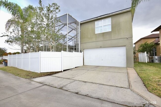 Building Photo - Luxurious 4/3 Waterfront Home with an In-ground Spa, an In-law Suite and a 2 Car Garage in the Hi...