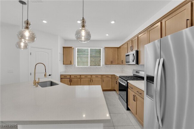 Building Photo - 8035 Skye Foxx St