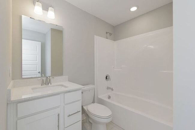 Building Photo - Gorgeous 3 Bedroom 2 Full/2 Half Bath Town...