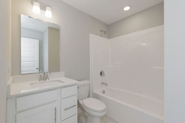 Building Photo - Gorgeous 3 Bedroom 2 Full/2 Half Bath Townhome in the Heart Of Carmel!