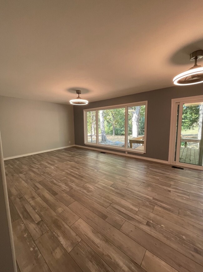 Building Photo - 106 Oak Hills Dr