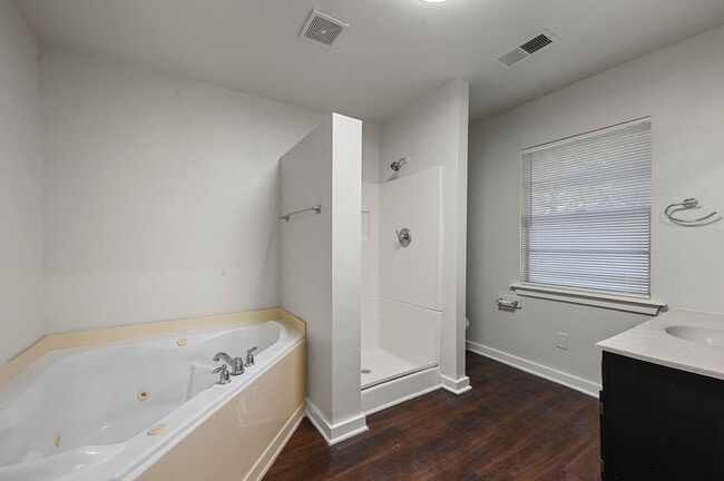Building Photo - Lovely Home in the Heart of McKinney, TX 2...