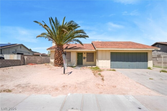 Building Photo - 2102 E Russell Rd