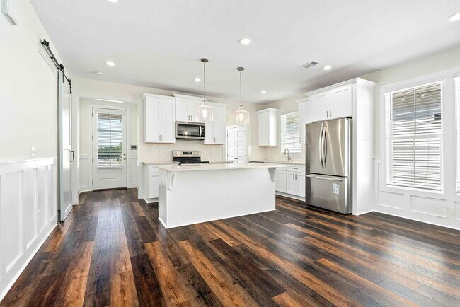 Building Photo - 854 Village Dr