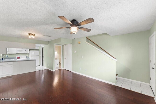 Building Photo - 105 Rio Del Mar St