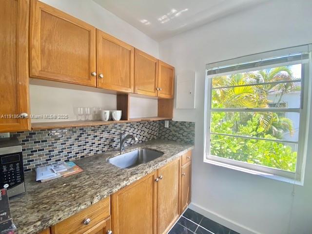 Building Photo - 830 W 40th St