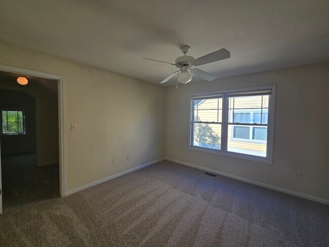 Building Photo - 165 Artisan Pl