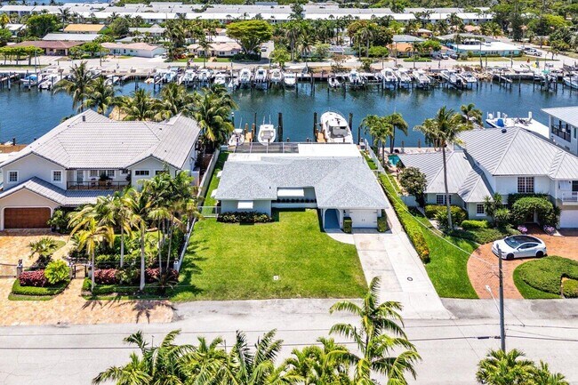 Building Photo - 718 Shore Dr