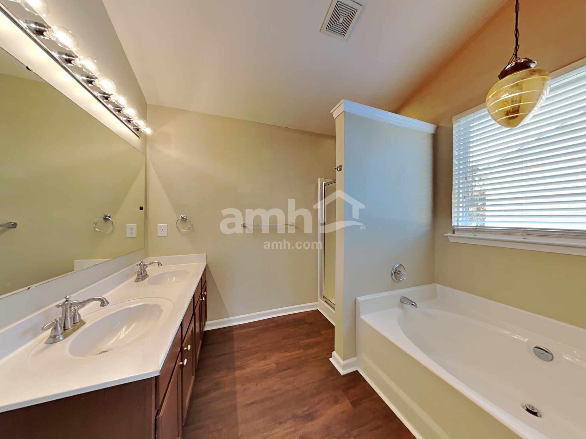 Building Photo - 133 Milroy Ln