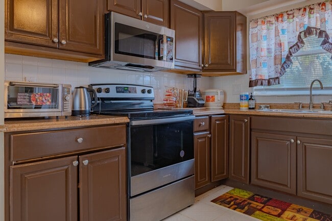 Building Photo - 6203 Tebbetts Dr