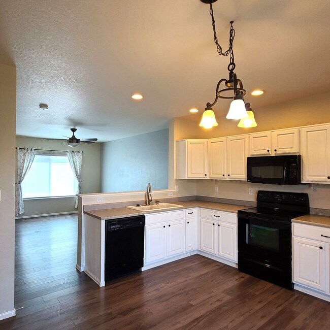 Building Photo - 6316 Riverdale Dr