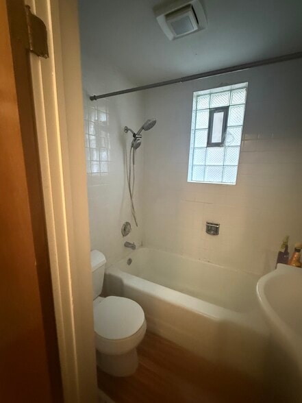 Building Photo - 918 W 35th St